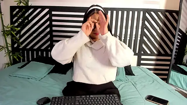 Snapshot of luna_cute__ chatting on 7, 1, 2026 luna cute online show from 7, 1, 2026