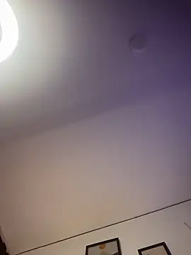 Laurabuu  online show from 3, 12, 2025