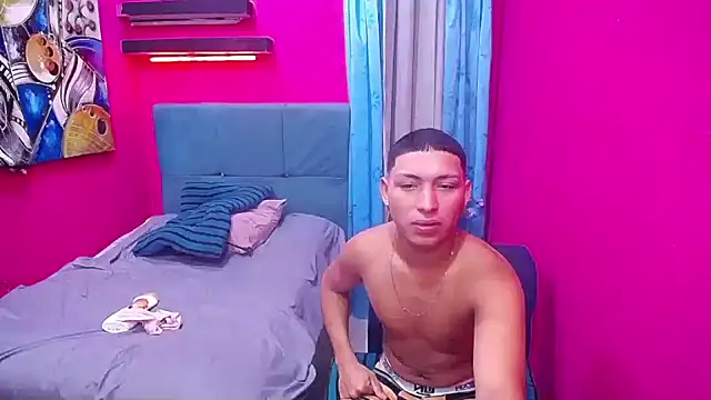 Snapshot of twinks_fuck chatting on 17, 12, 2025 twinks fuck online show from 17, 12, 2025