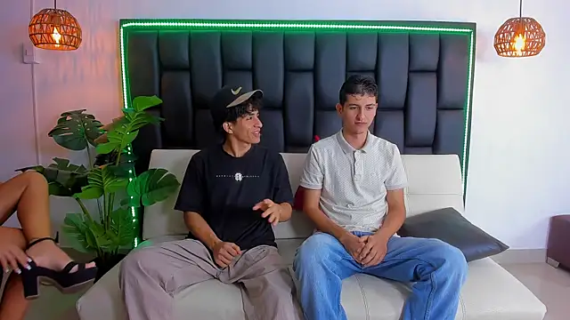 Snapshot of Crazy_porkys chatting on 16, 12, 2025 Crazy porkys online show from 16, 12, 2025