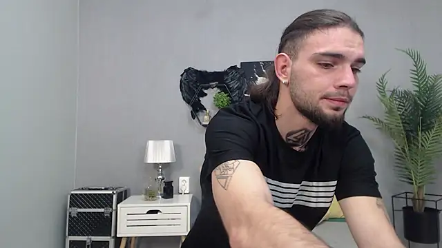 Snapshot of KaneHunter chatting on 4, 12, 2025 KaneHunter online show from 4, 12, 2025