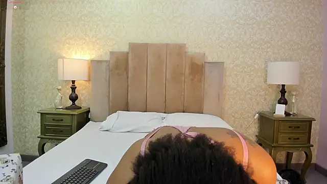 Snapshot of KarenNewman chatting on 17, 12, 2025 KarenNewman online show from 17, 12, 2025