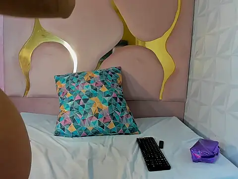 Snapshot of peachrouge chatting on 17, 12, 2025 peachrouge online show from 17, 12, 2025