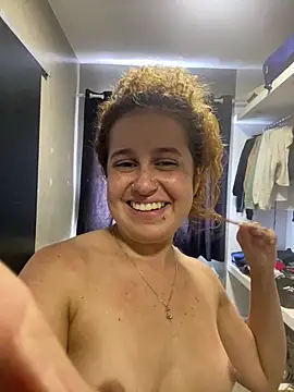 Snapshot of triz_prado chatting on 19, 12, 2025 triz prado online show from 19, 12, 2025