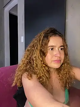 Snapshot of triz_prado chatting on 21, 2, 2026 triz prado online show from 21, 2, 2026