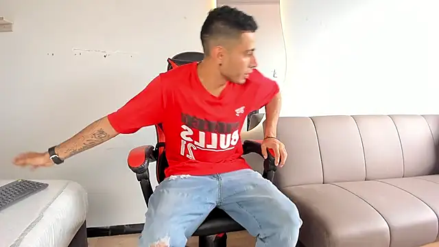 Snapshot of MatthewCullen chatting on 15, 12, 2025 MatthewCullen online show from 15, 12, 2025