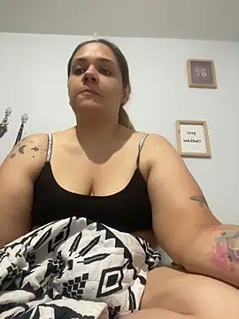 LoreinnFox online show from 12, 4, 2026