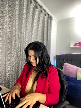 Snapshot of CATHA_EF chatting on 4, 12, 2025 CATHA EF online show from 4, 12, 2025