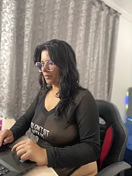 Snapshot of CATHA_EF chatting on 15, 12, 2025 CATHA EF online show from 15, 12, 2025