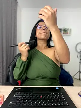 Snapshot of CATHA_EF chatting on 8, 1, 2026 CATHA EF online show from 8, 1, 2026