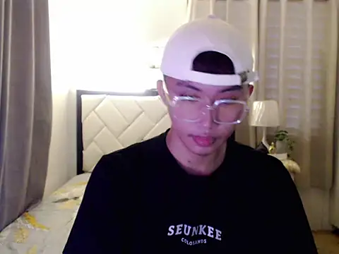 Snapshot of asiantwink0000 chatting on 8, 2, 2026 asiantwink0000 online show from 8, 2, 2026