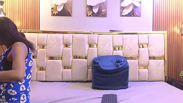 Snapshot of _Caroline34 chatting on 8, 4, 2026 Caroline34 online show from 8, 4, 2026