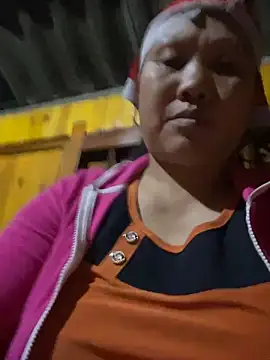 Snapshot of LeoPet2x chatting on 4, 12, 2025 LeoPet2x online show from 4, 12, 2025