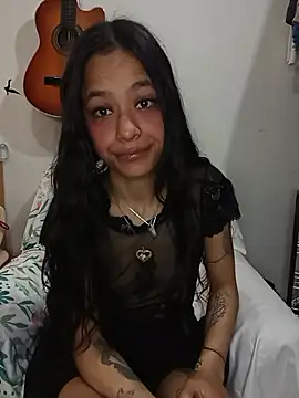 Emma Everett online show from 2, 12, 2025