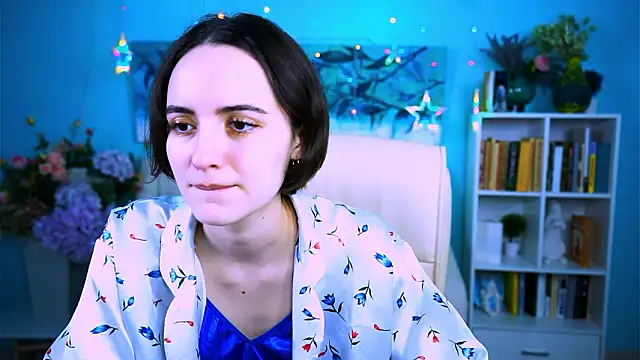 Snapshot of KateWillows chatting on 12, 2, 2026 KateWillows online show from 12, 2, 2026