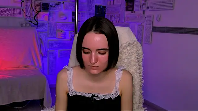 Snapshot of KateWillows chatting on 8, 4, 2026 KateWillows online show from 8, 4, 2026