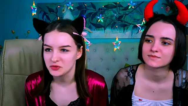 Snapshot of KateWillows chatting on 11, 4, 2026 KateWillows online show from 11, 4, 2026