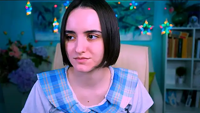 Snapshot of KateWillows chatting on 12, 4, 2026 KateWillows online show from 12, 4, 2026