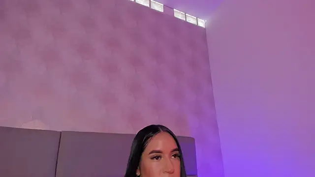 Snapshot of Emily_luve chatting on 26, 5, 2026 Emily luve online show from 26, 5, 2026