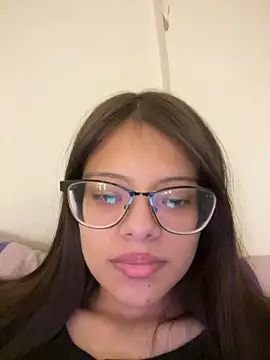 Snapshot of omifresita chatting on 3, 7, 2026 omifresita online show from 3, 7, 2026