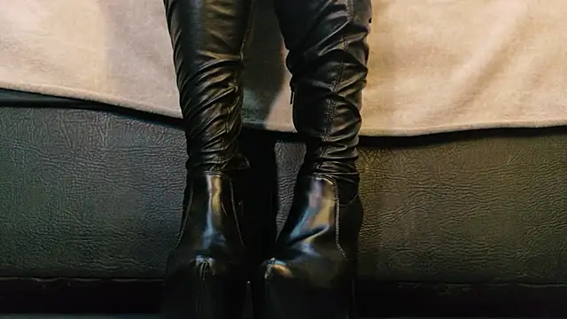 Snapshot of MilaDeRoux chatting on 11, 2, 2026 MilaDeRoux online show from 11, 2, 2026