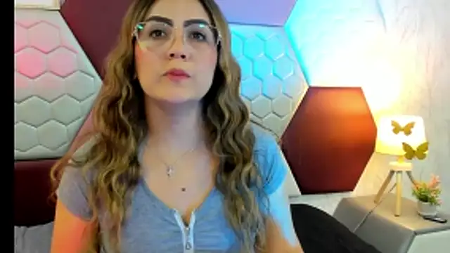 Snapshot of AriaRous chatting on 28, 4, 2026 AriaRous online show from 28, 4, 2026