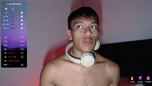 Snapshot of santinaughty chatting on 22, 12, 2025 santinaughty online show from 22, 12, 2025