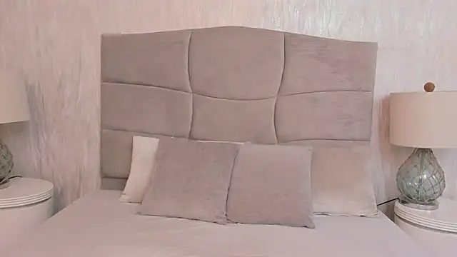 Snapshot of Naomii_BDSM chatting on 22, 12, 2025 Naomii BDSM online show from 22, 12, 2025