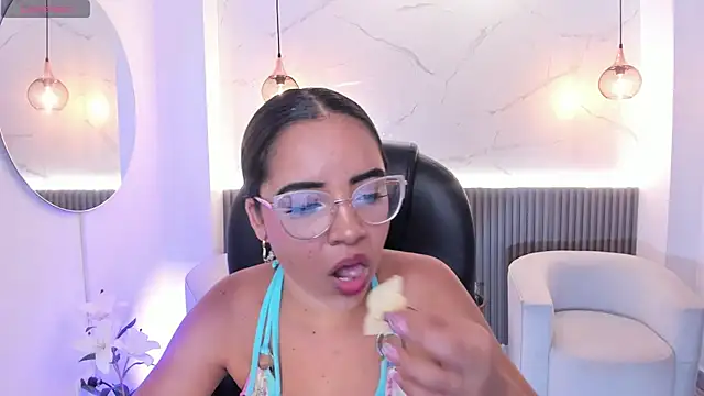 Snapshot of alana_martiins chatting on 28, 5, 2026 alana martiins online show from 28, 5, 2026