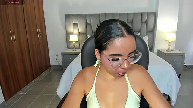 Snapshot of alana_martiins chatting on 29, 5, 2026 alana martiins online show from 29, 5, 2026