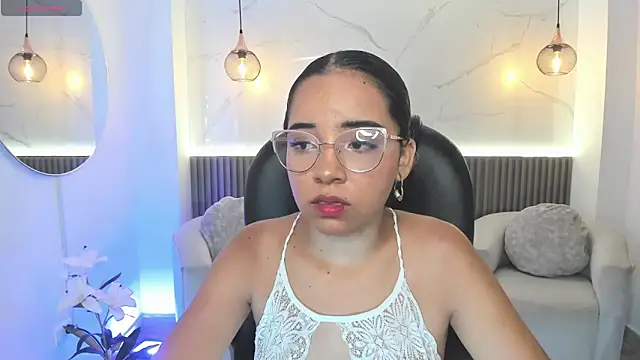 Snapshot of alana_martiins chatting on 7, 6, 2026 alana martiins online show from 7, 6, 2026