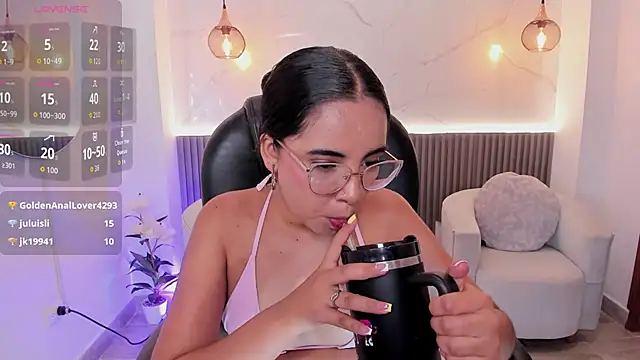 Snapshot of alana_martiins chatting on 28, 6, 2026 alana martiins online show from 28, 6, 2026