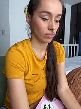 Snapshot of saraarchbould chatting on 19, 12, 2025 saraarchbould online show from 19, 12, 2025