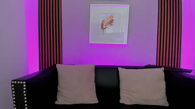 Snapshot of Ariana_collinss chatting on 4, 6, 2026 Ariana collinss online show from 4, 6, 2026