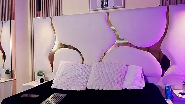 Snapshot of HannyJones chatting on 16, 12, 2025 HannyJones online show from 16, 12, 2025