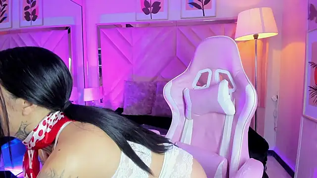 Snapshot of HannyJones chatting on 17, 12, 2025 HannyJones online show from 17, 12, 2025