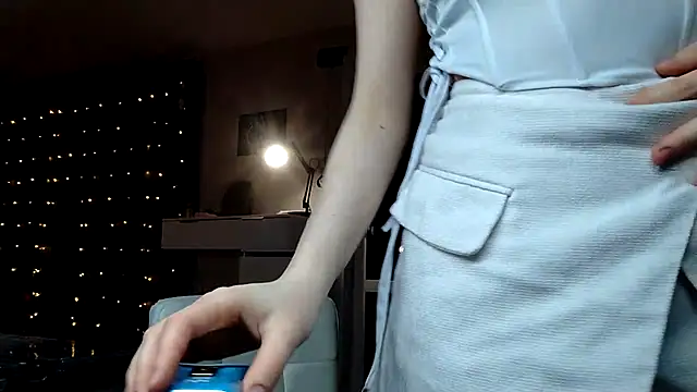 LunaPeony online show from 16, 4, 2026