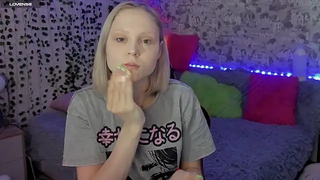 Snapshot of Gina_Gina_love chatting on 19, 6, 2026 Gina Gina love online show from 19, 6, 2026