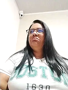 Snapshot of Carameloswing1 chatting on 4, 12, 2025 Carameloswing1 online show from 4, 12, 2025