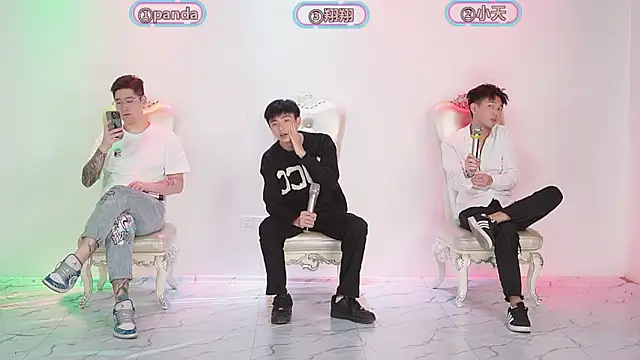 Snapshot of OUBA-boy chatting on 2, 12, 2025 OUBA-boy online show from 2, 12, 2025