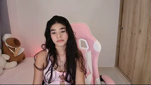 Snapshot of phia_carter chatting on 25, 5, 2026 phia carter online show from 25, 5, 2026