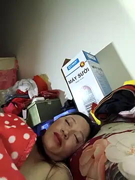 Snapshot of Y-eahi chatting on 4, 12, 2025 Y-eahi online show from 4, 12, 2025