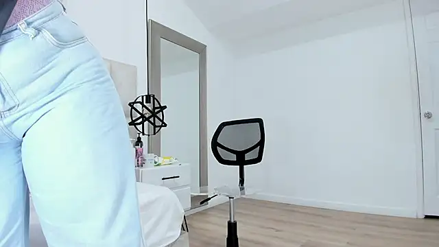 Sara BigAss- online show from 1, 4, 2026