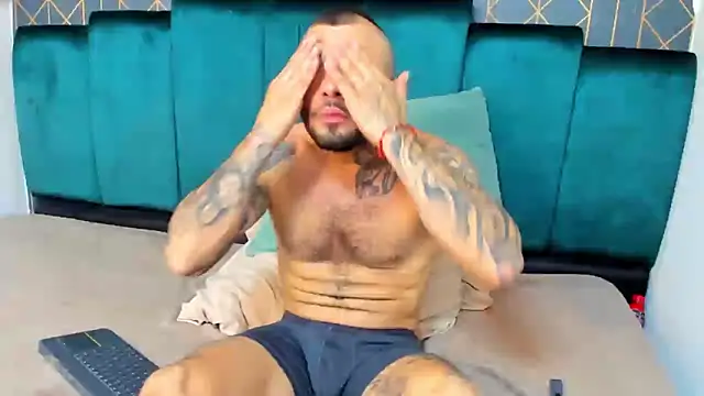 Snapshot of lucky_smith1 chatting on 16, 12, 2025 lucky smith1 online show from 16, 12, 2025