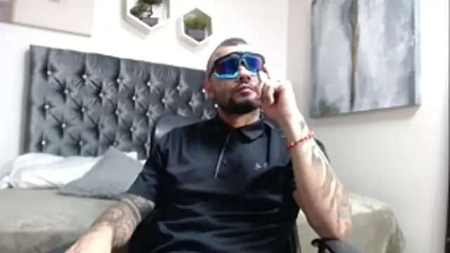 Snapshot of lucky_smith1 chatting on 17, 12, 2025 lucky smith1 online show from 17, 12, 2025