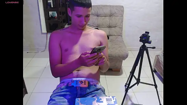Snapshot of maxI_dick33 chatting on 3, 7, 2026 maxI dick33 online show from 3, 7, 2026