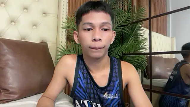 Snapshot of TheBoyAboveYou chatting on 4, 8, 2026 TheBoyAboveYou online show from 4, 8, 2026