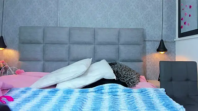 emilyy r online show from 10, 4, 2026