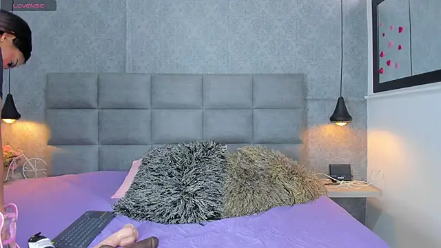 emilyy r online show from 14, 4, 2026