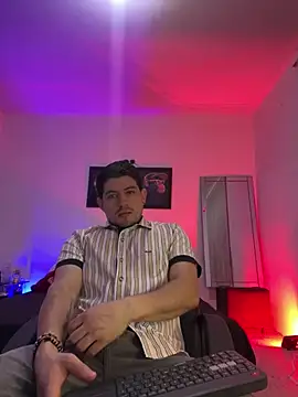 Snapshot of williamsmiiths16 chatting on 12, 5, 2026 williamsmiiths16 online show from 12, 5, 2026